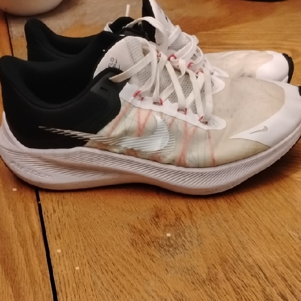 Nike Women's Black and White Athletic Shoes